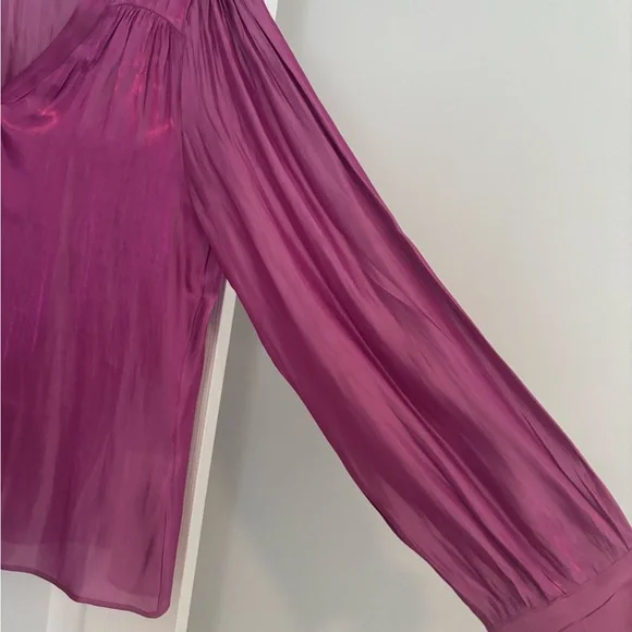 Pink metallic Melloday top
Large - Picture 2 of 4